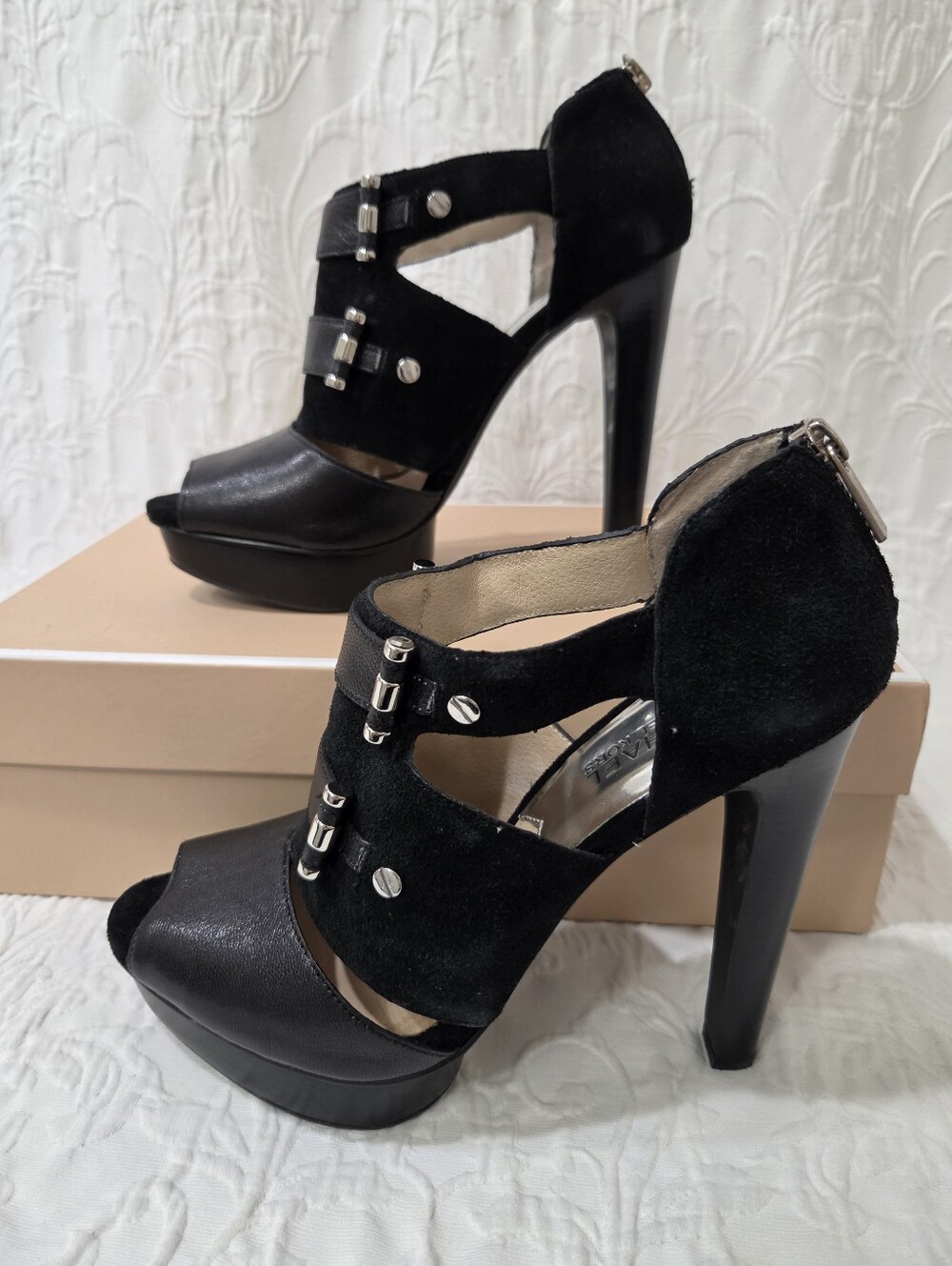 Michael Kors Gibson Black Suede Leather Strap Platform Heels Edgy Goth Baddie 8M